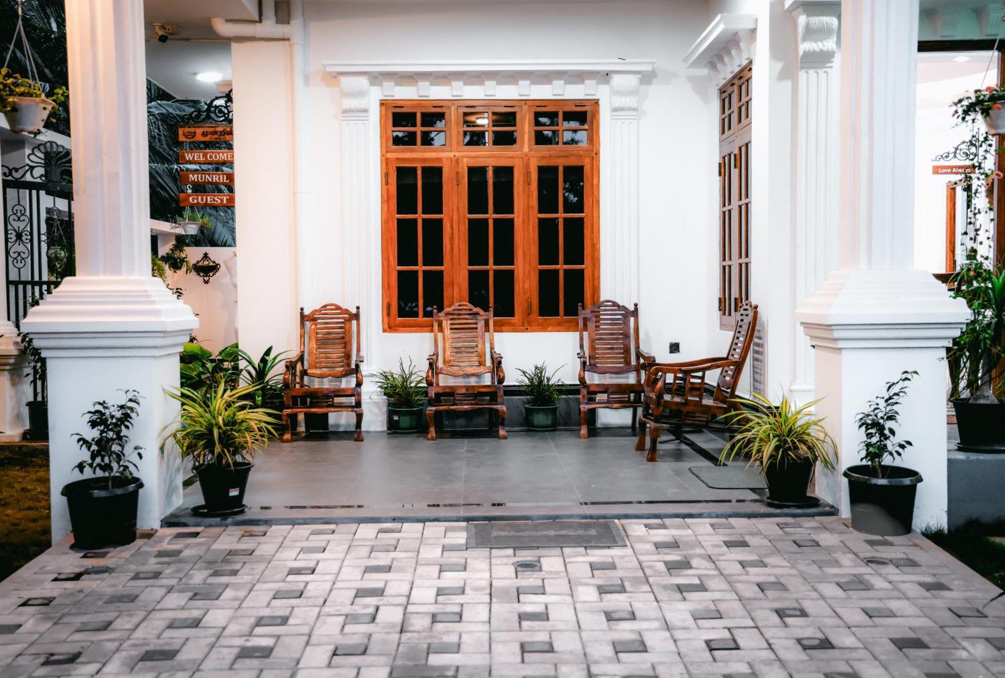 Appartamento Munril Guest Jaffna Esterno foto