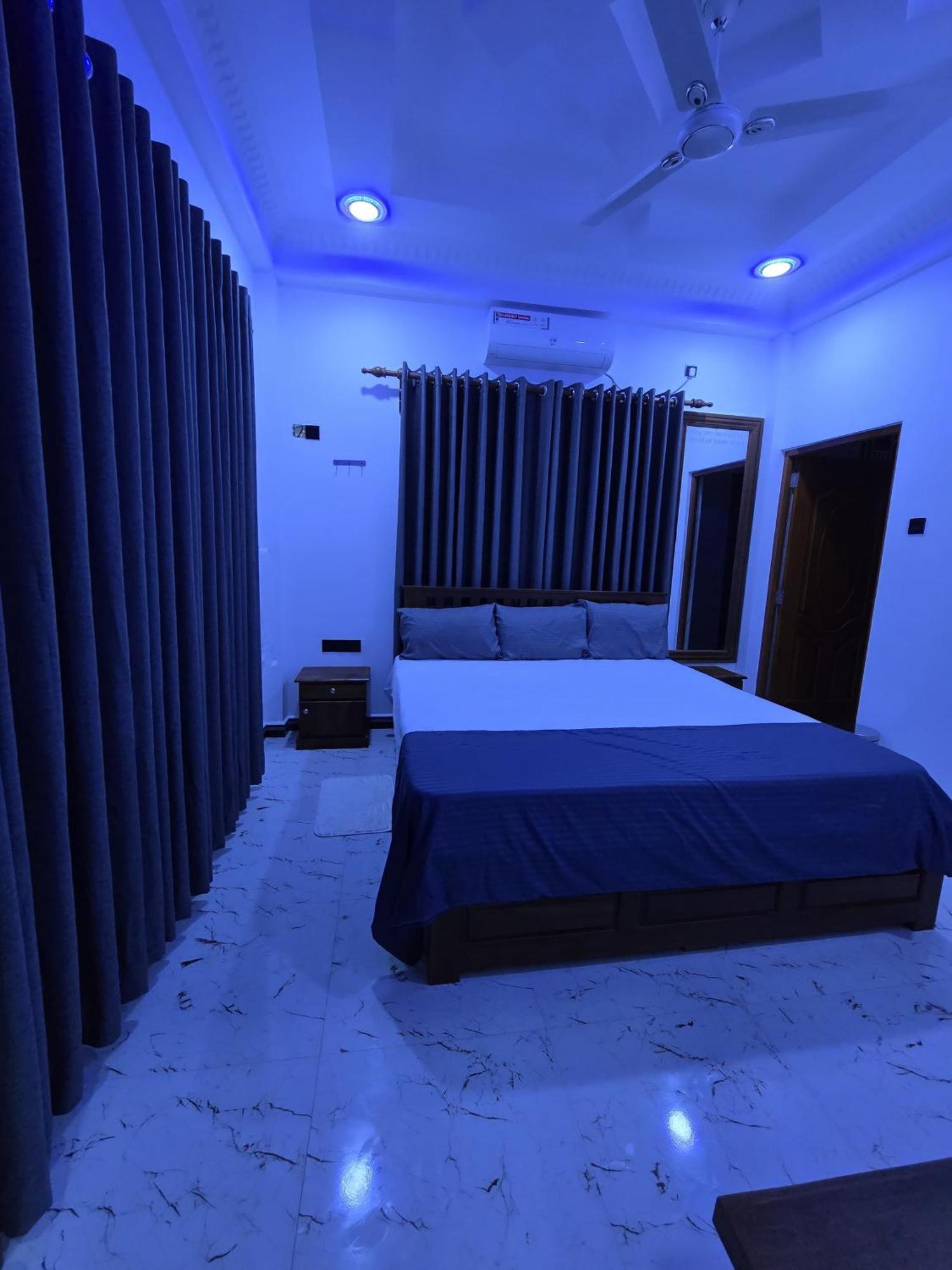 Appartamento Munril Guest Jaffna Esterno foto