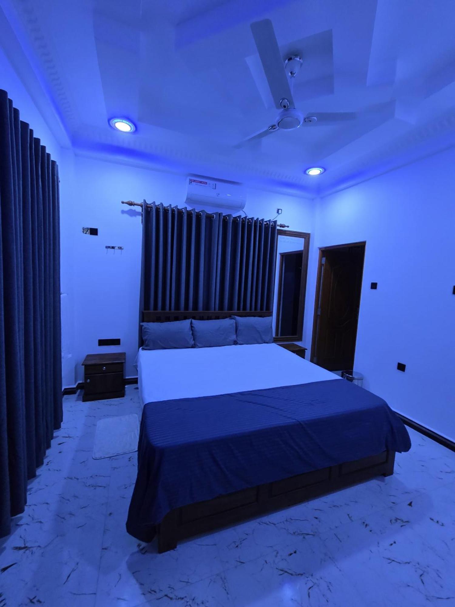 Appartamento Munril Guest Jaffna Esterno foto