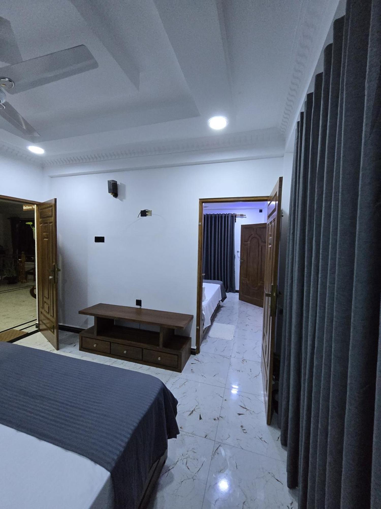 Appartamento Munril Guest Jaffna Esterno foto