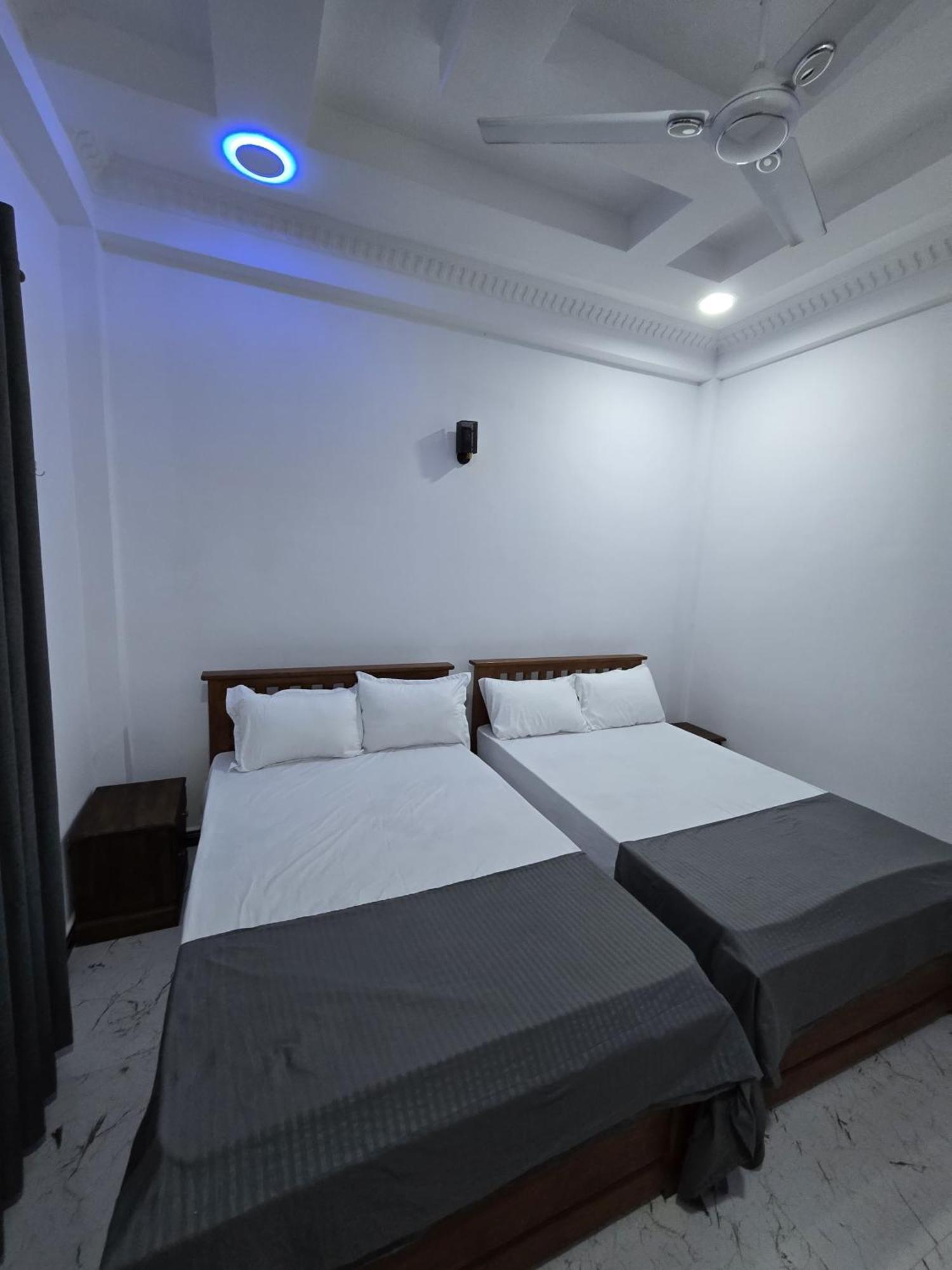 Appartamento Munril Guest Jaffna Esterno foto