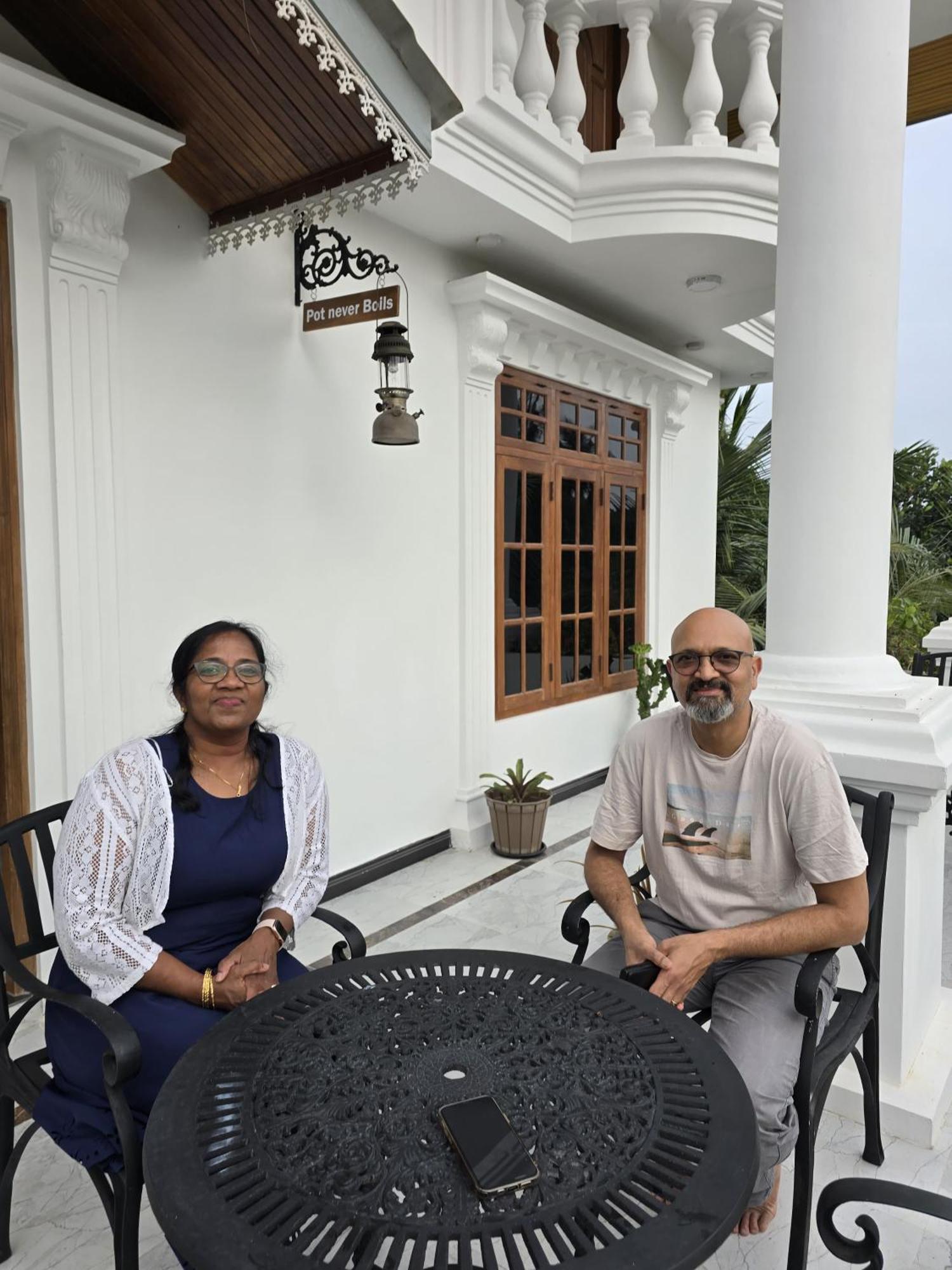 Appartamento Munril Guest Jaffna Esterno foto