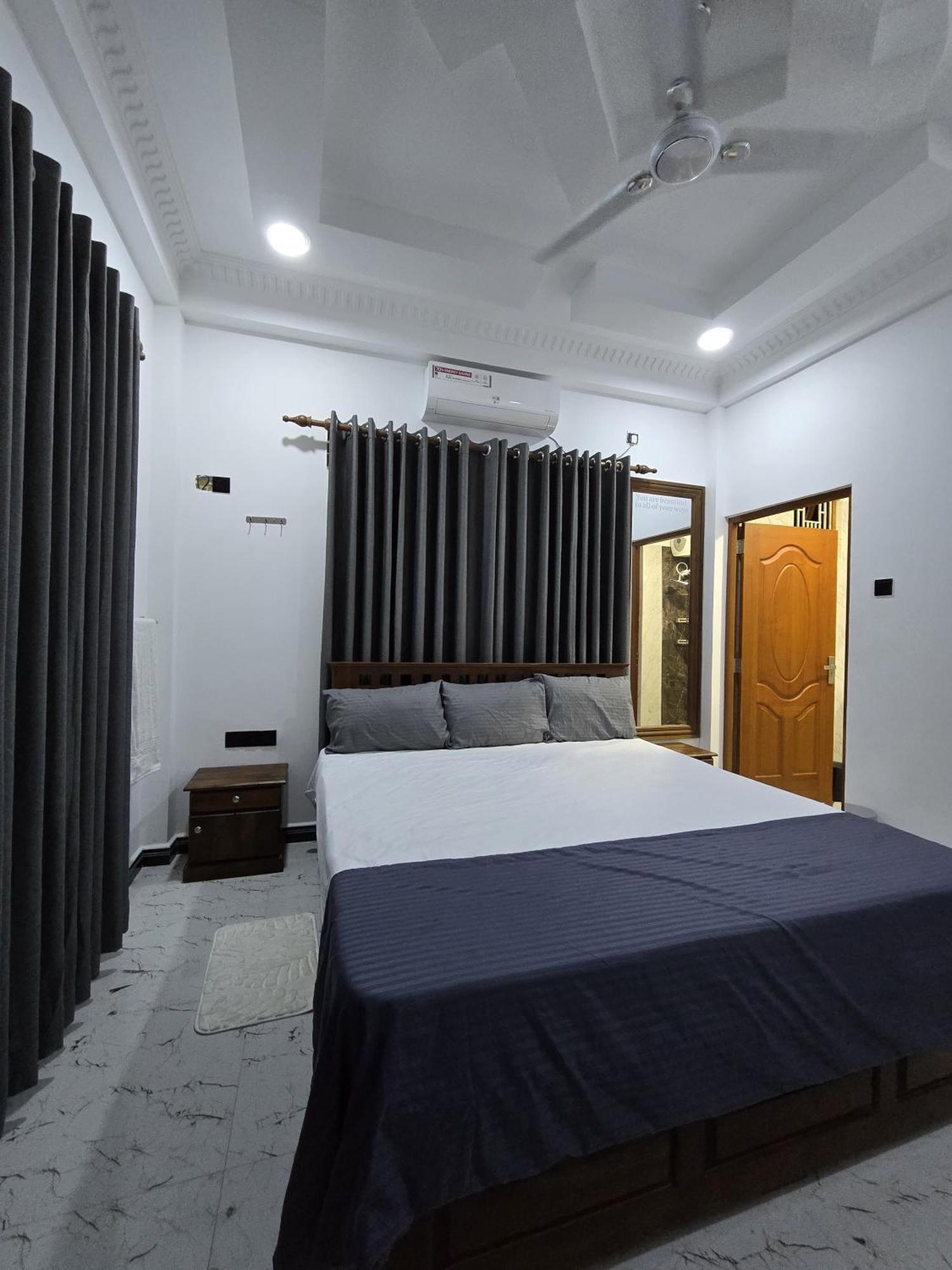 Appartamento Munril Guest Jaffna Esterno foto
