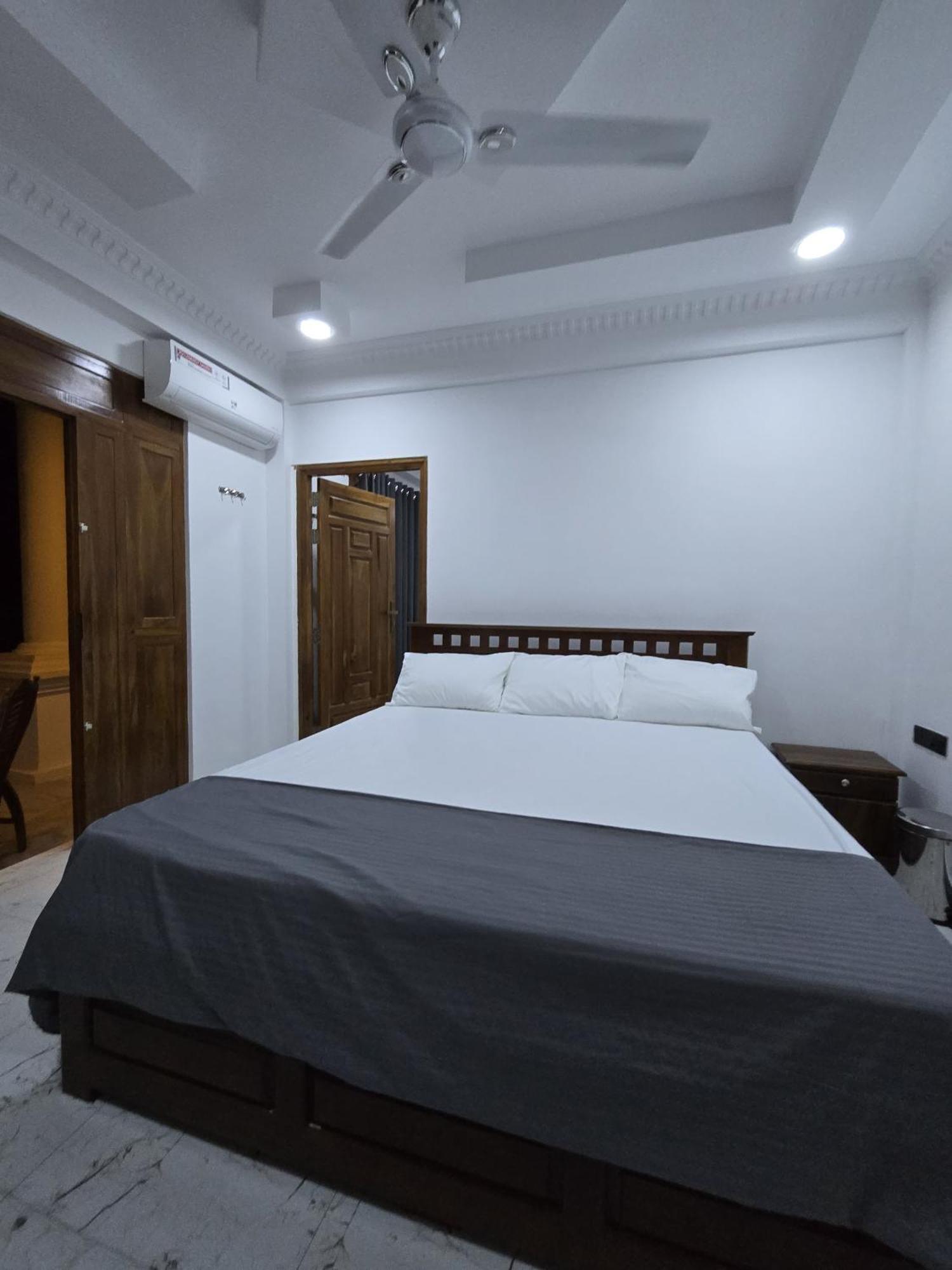 Appartamento Munril Guest Jaffna Esterno foto