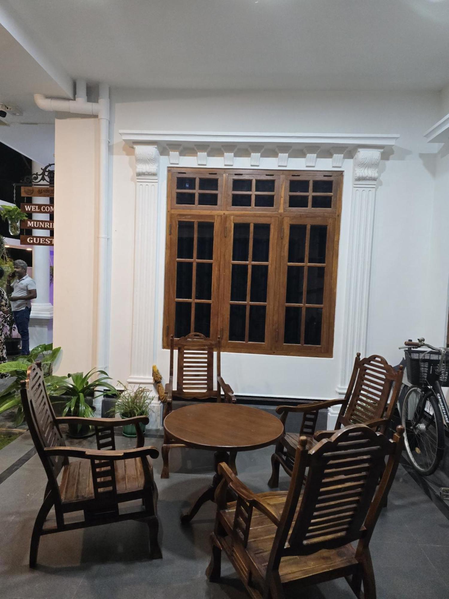Appartamento Munril Guest Jaffna Esterno foto