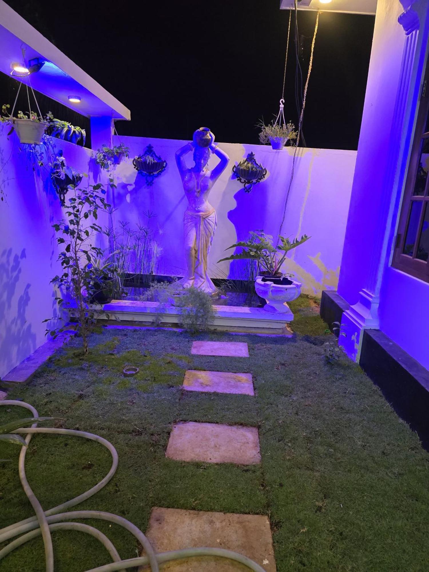Appartamento Munril Guest Jaffna Esterno foto