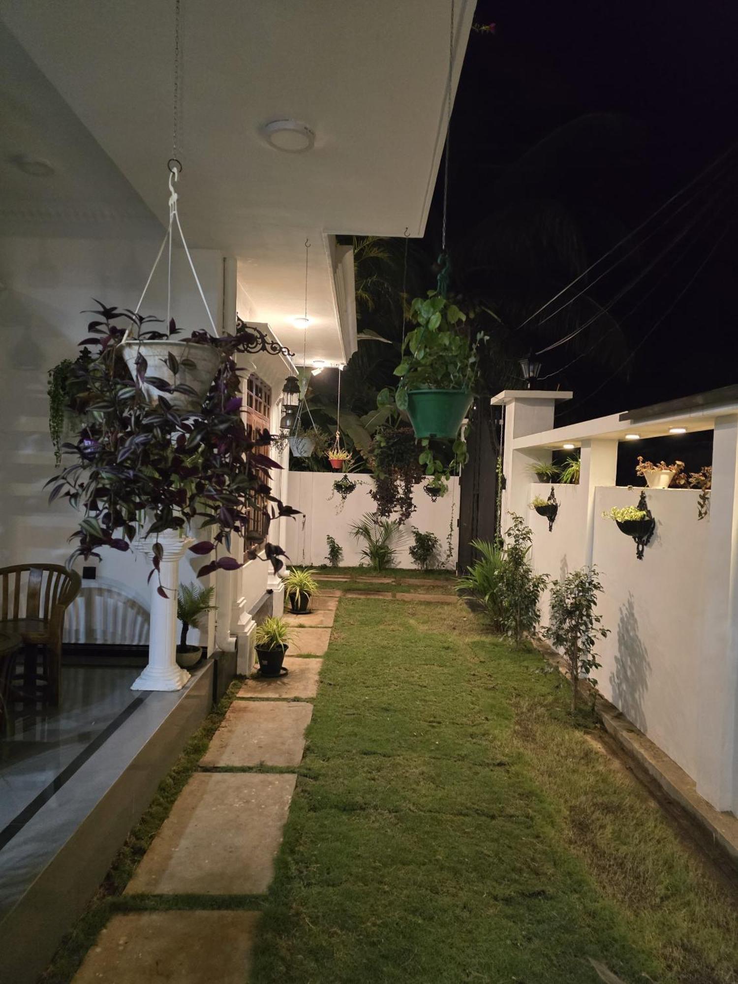 Appartamento Munril Guest Jaffna Esterno foto