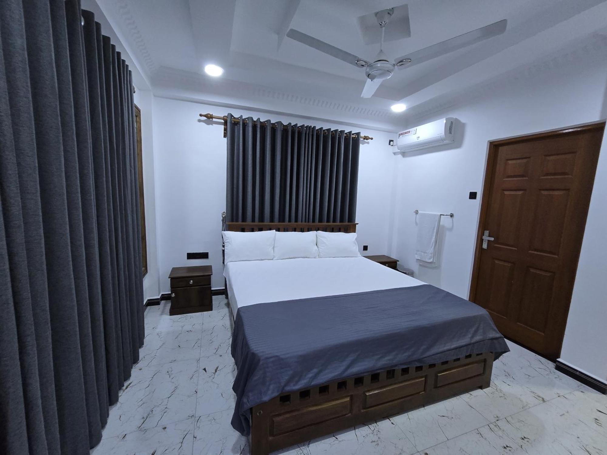 Appartamento Munril Guest Jaffna Esterno foto